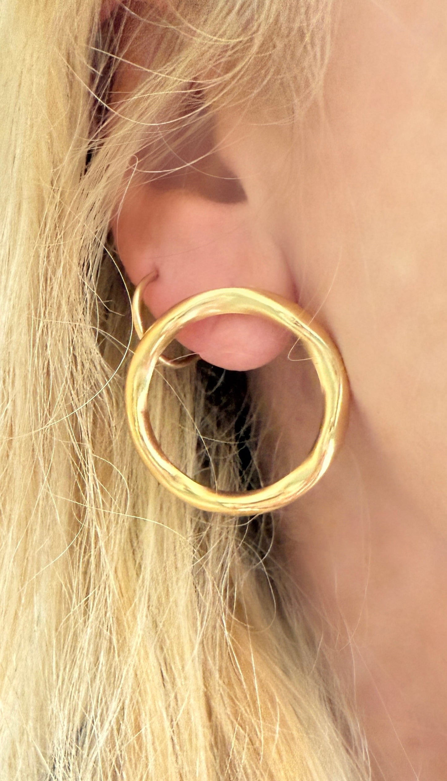 Gold Organic Wavy Circle Stud Earrings